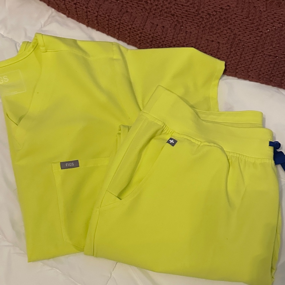 Figs Bright Yellow Scrub Set